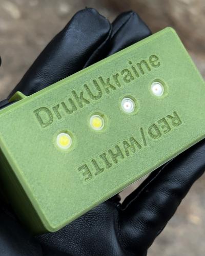 Окопний ліхтарик двох кольорів - білий та червоний